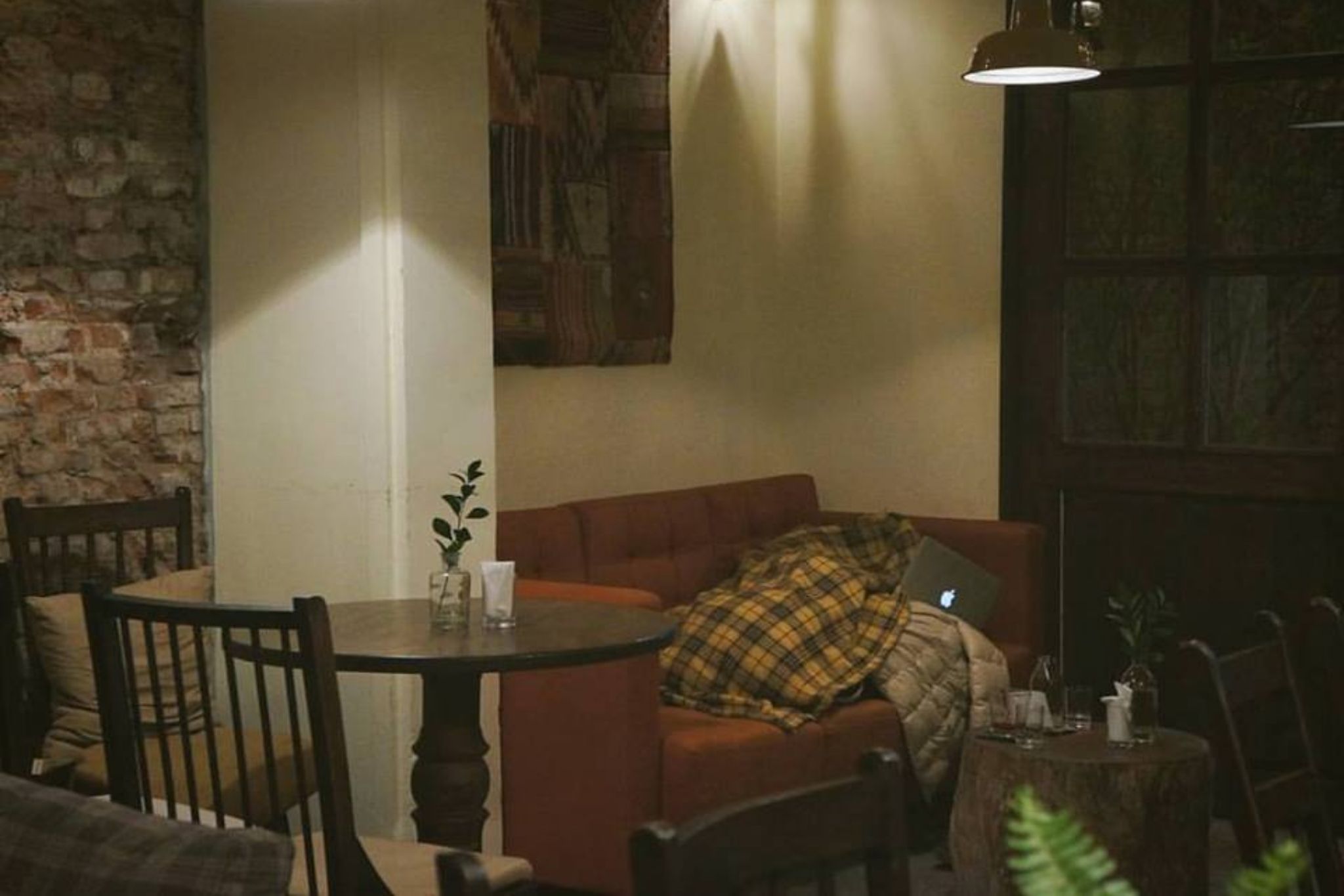 Thiết kế ánh sáng trong quán cafe coworking